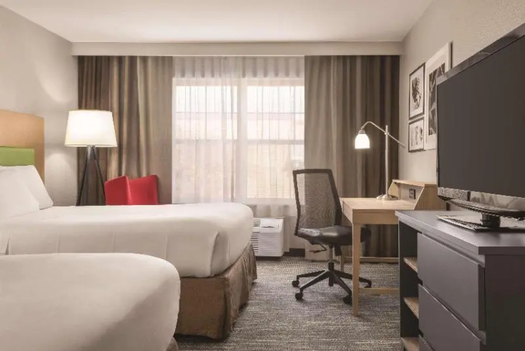 Country Inn & Suites Dubuque