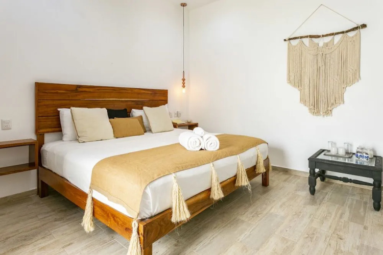 Standard Rooms by GuruHotel