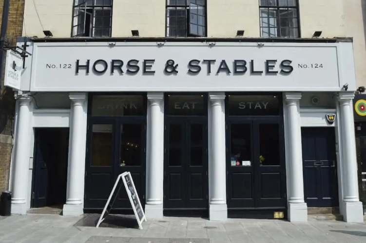 The Horse & Stables