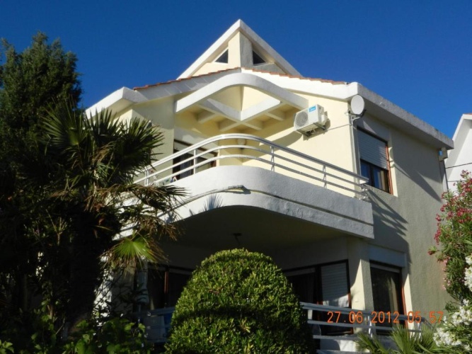 1 Bedroom Apartment with balcony and with sea view