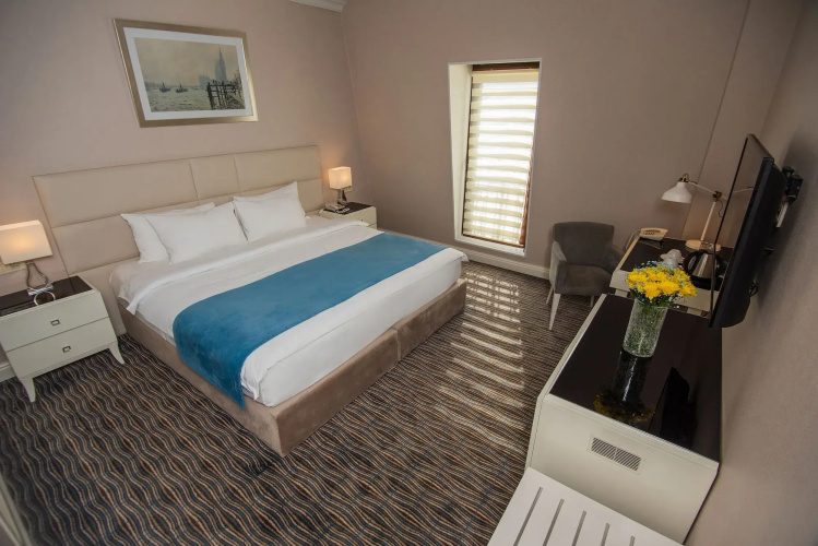 City Avenue Hotel