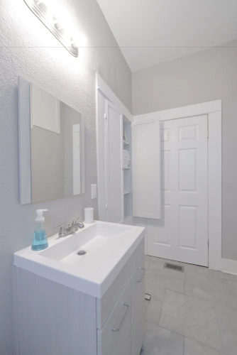 Laurel Coral-Sleeps 5-Studio