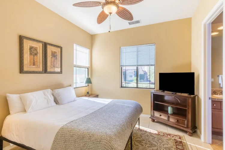 Aurora by AvantStay Stylish Spacious Oasis w Pool Spa BBQ