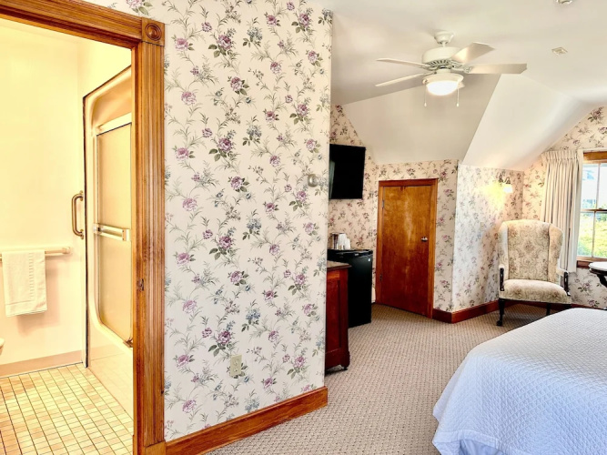 Rose Farm Inn