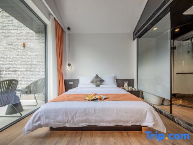 Standard Double room with balcony and with street view