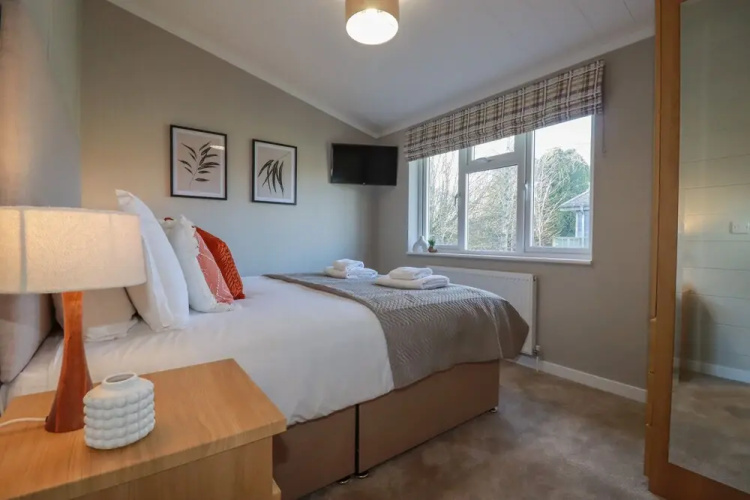 4 Meadow Retreat