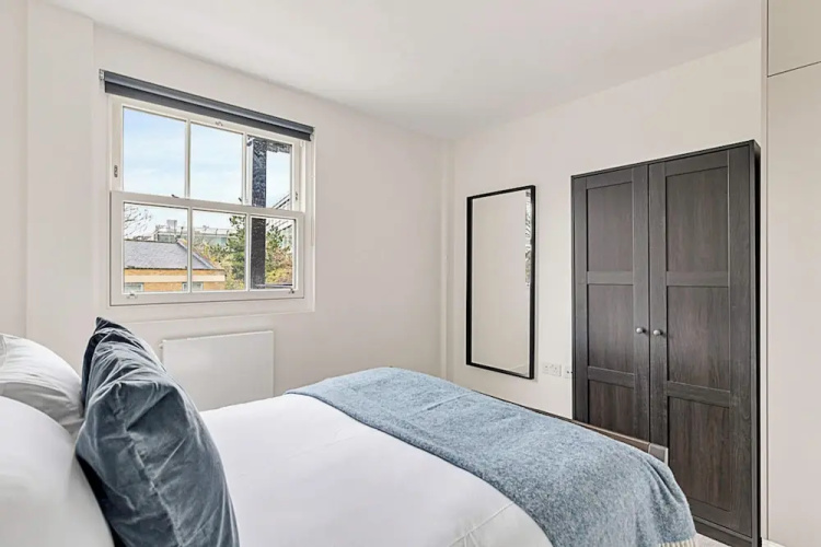 Sunny 2-bed Gem in Chiswick