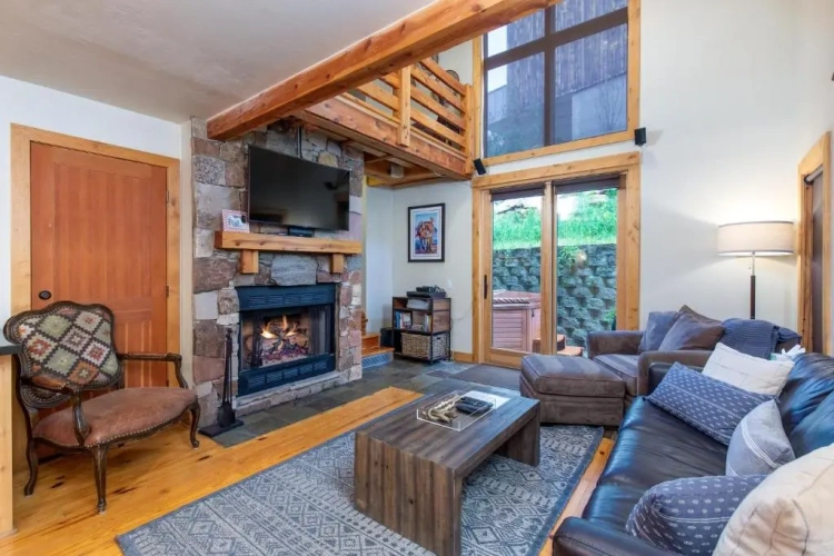 3 Bedrooms Apartment