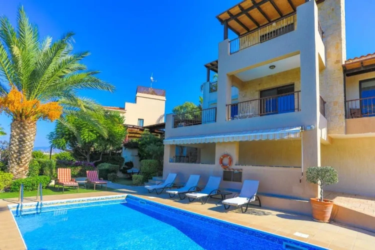 3 Bedrooms Villa