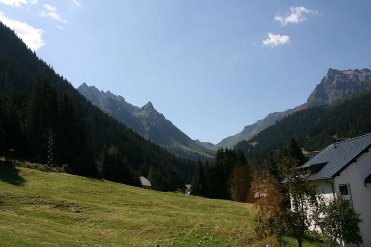 Classic Double room with balcony and with mountain view
