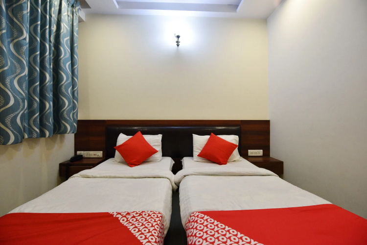 OYO 3311 Hotel Apple 9