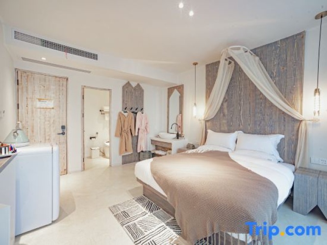 Standard room with courtyard view