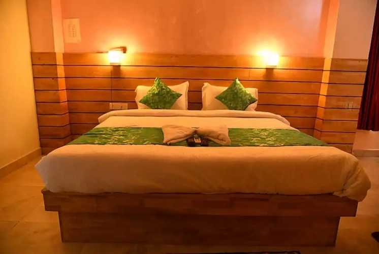 Deluxe Double room with city view