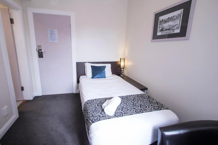 Hotel Waterloo & Backpackers