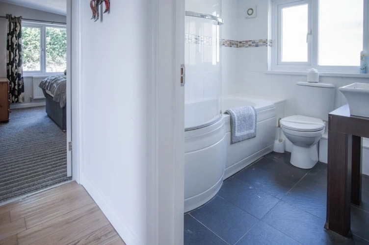 2 Bedrooms Cottage