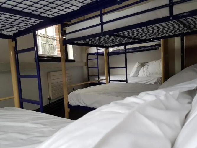 Rock n Bowl Hostel
