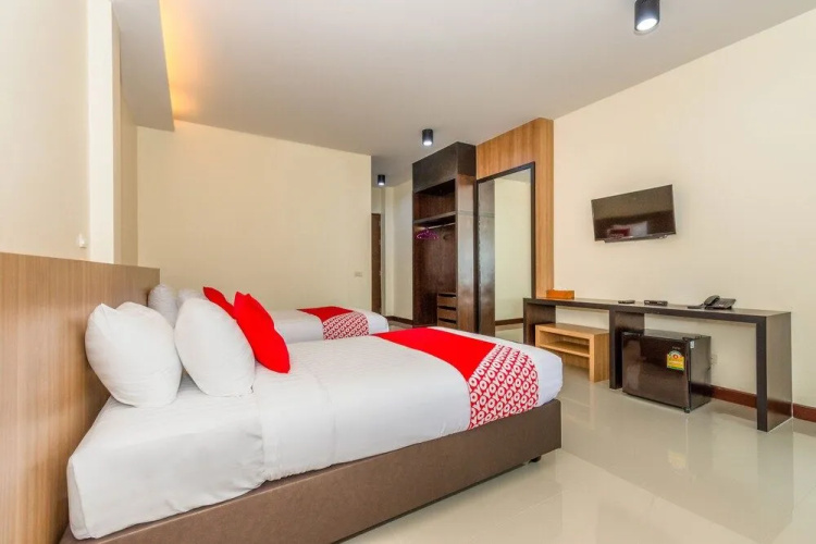 OYO 687 Canal Happiness Hotel