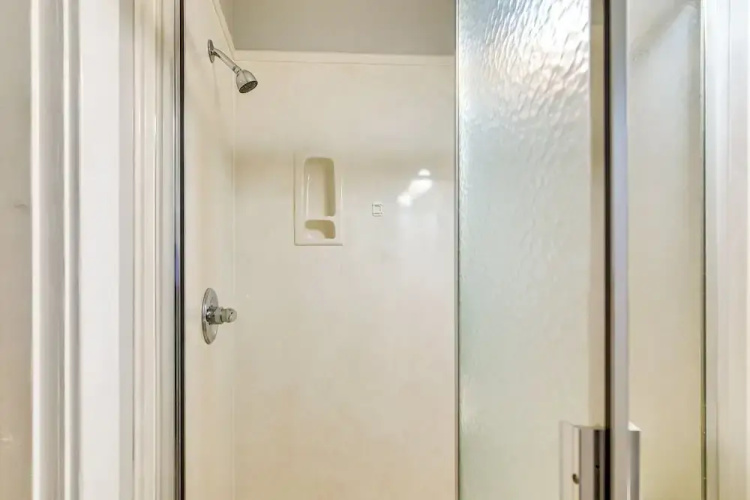 Midtown Duplex 1 Mi to Memphis Zoo & Overton Park!