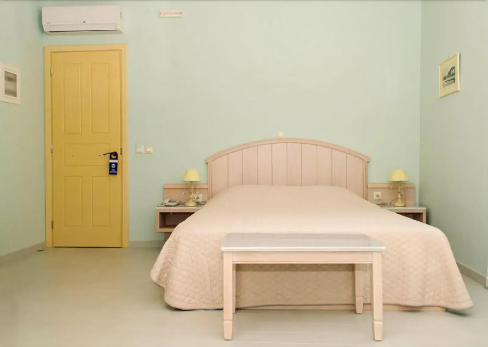 999 Luxury Hotel