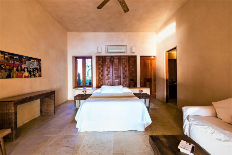 Villa Peninsula