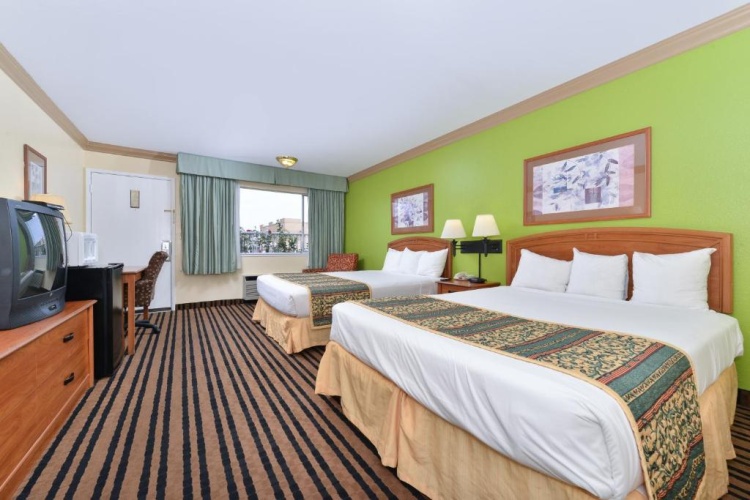 Standard Quadruple room
