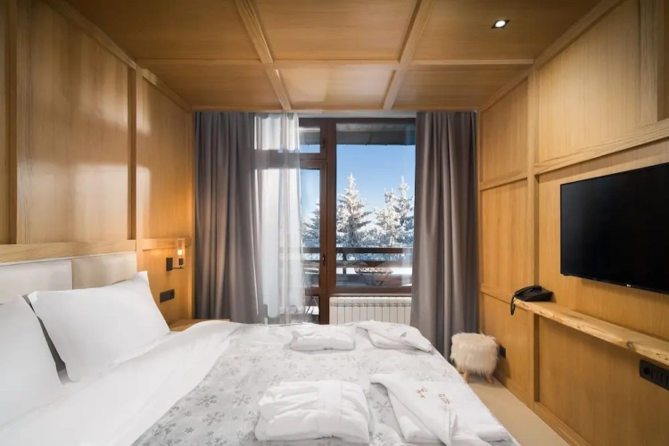 Apartment with balcony and with mountain view