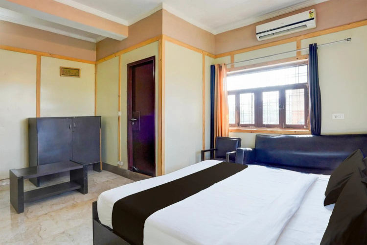 Flagship 4464 Maira Residency