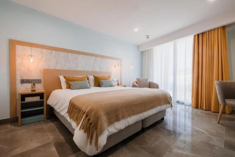 Reef Hotel & Spa