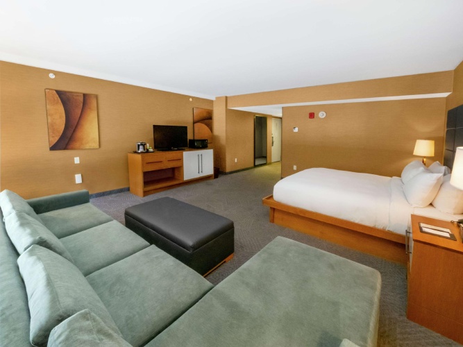 Oversized Executive Whirlpool Double Suite