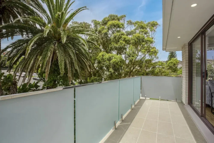 North-east Facing Modern 2-bed Apartment