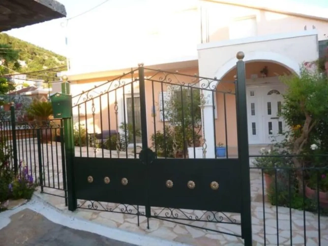 3 Bedrooms Cottage