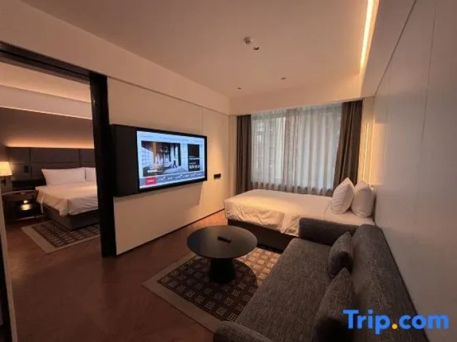 Deluxe Family Suite