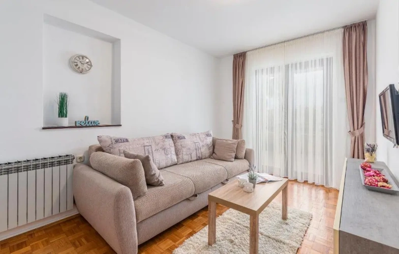 1 Bedroom Apartment with garden view