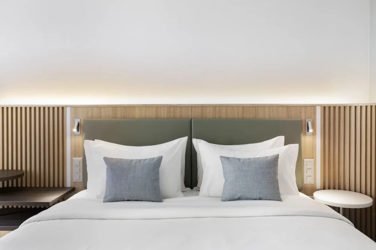 Deluxe Double room with city view