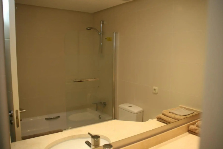 2152-Modern apt with private beach