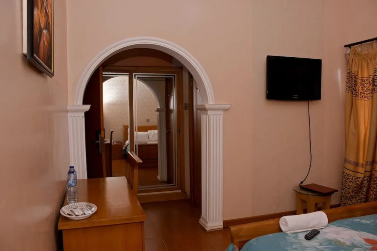 LaMaison Hotel