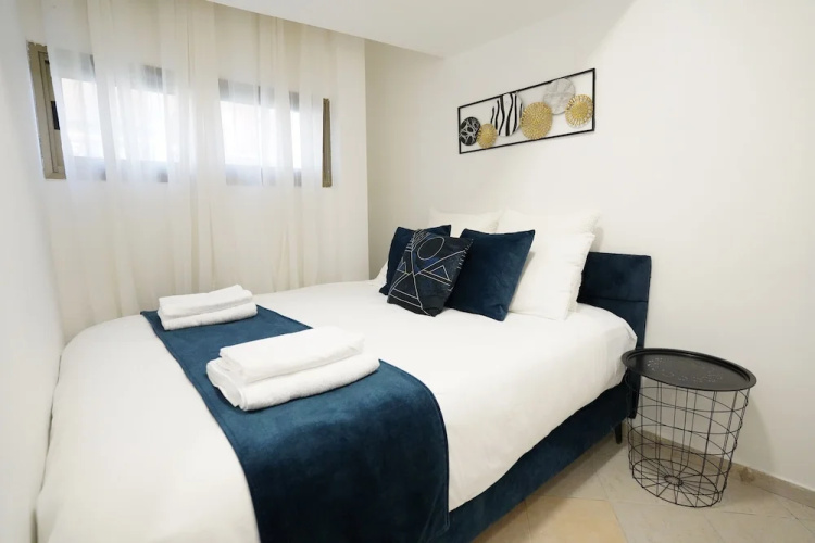YalaRent Afarsemon APT complex with pool
