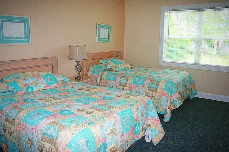 709m 1 Bedroom Condo by RedAwning