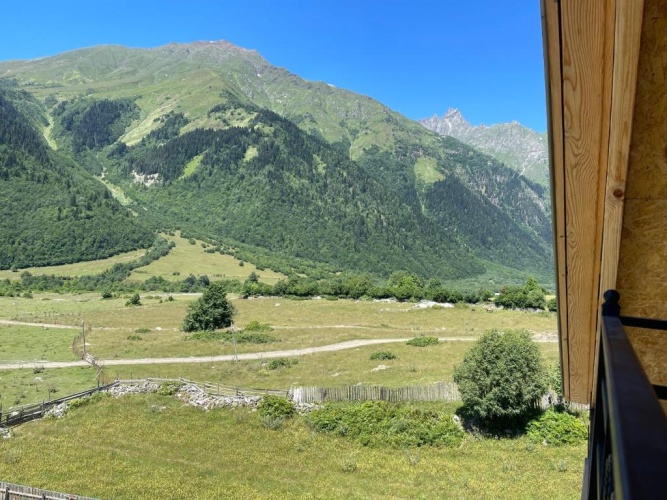 Standard Twin room with mountain view