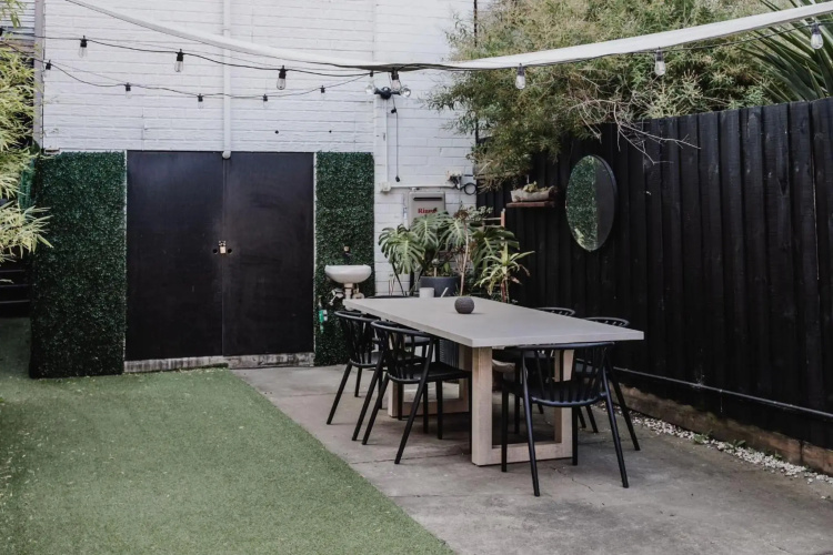 Your home on Smith St Collingwood (With Parking)
