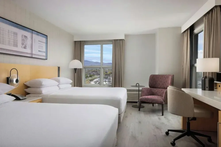 Standard Quadruple room with balcony and with lake view