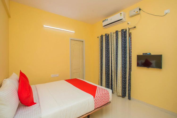OYO 10522 Varcity Emerald