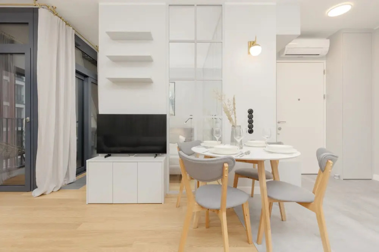 Luxurious Studio by Renters Prestige
