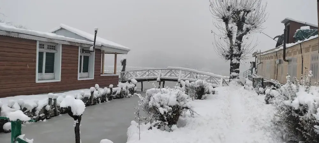 Queens Lake House