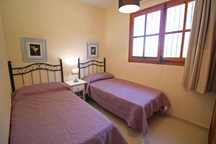4 Bedrooms Villa