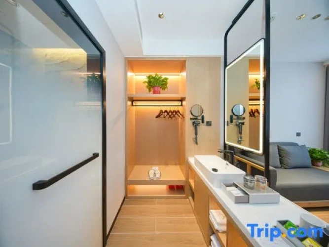 Quadruple Suite