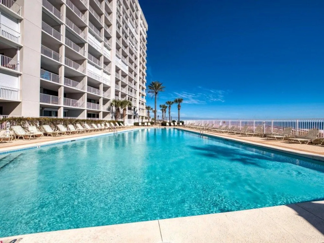 Stunning corner unit in Orange Beach outdoor pool