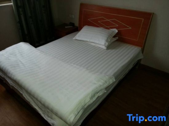 Xinxian Mingzhu Hotel