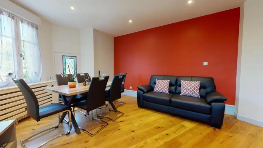 3 Bedrooms Apartment