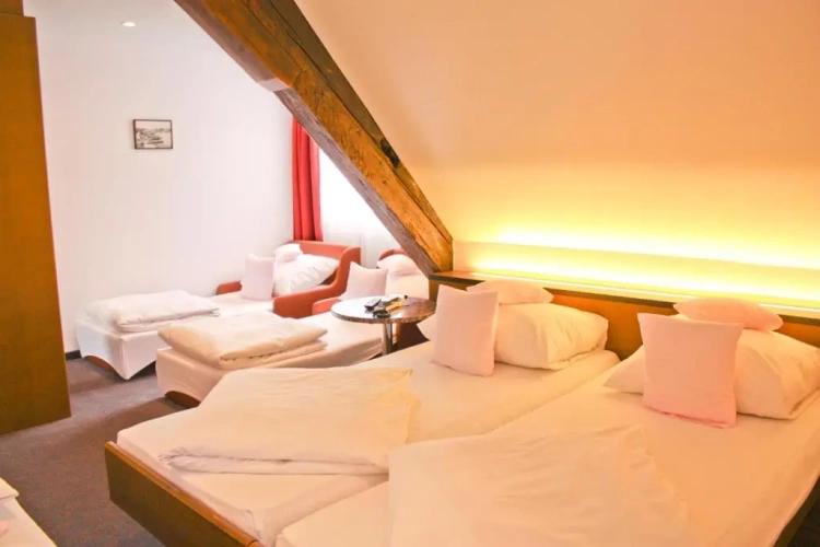 Standard Quintuple room